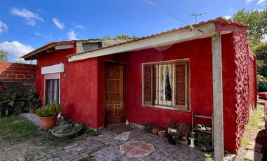 Casa de 4 AMBIENTES ubicada a 150 metros de la calle Figueroa