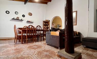 Casa de 4 AMBIENTES ubicada a 150 metros de la calle Figueroa