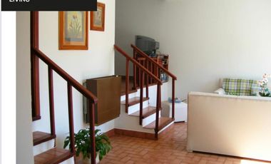 Casa 3 amb. con jardin.