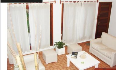 Casa 3 amb. con jardin.