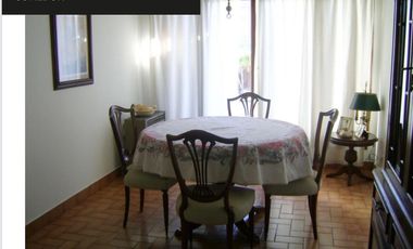 Casa 3 amb. con jardin.