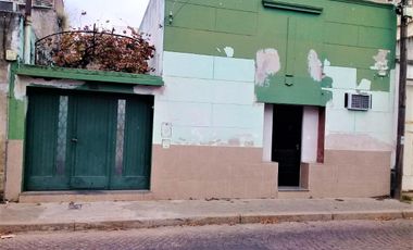 Venta Casa a reciclar/ Terreno de 203 m2 -  Abasto, Rosario. Permuta