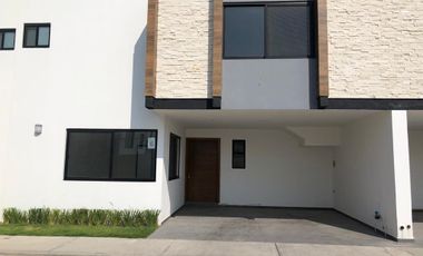 Casa en venta cerca de Boulevard Atlixco Opción a 4ta Recamara