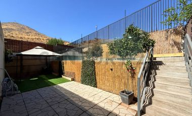 Townhouse en arriendo Casaterra Valle Lo Campino