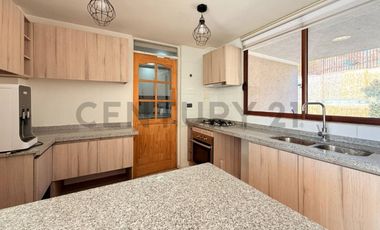 Townhouse en arriendo Casaterra Valle Lo Campino