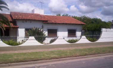 Chalet ubicado a 600 metros de Avenida Hipolito Yrigoyen