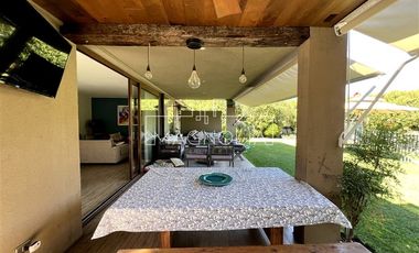 Casa en venta de 4 dorm. 5 baños en Piedra Roja