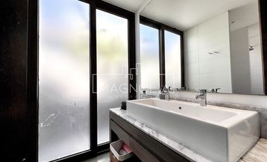 Casa en venta de 4 dorm. 5 baños en Piedra Roja