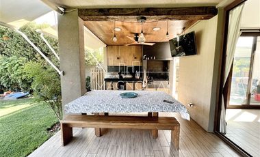 Casa en venta de 4 dorm. 5 baños en Piedra Roja