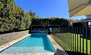 Casa en venta de 4 dorm. 5 baños en Piedra Roja