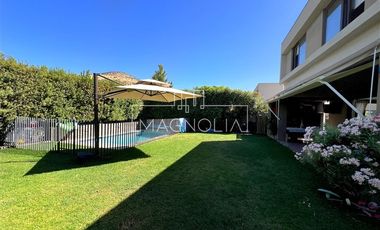 Casa en venta de 4 dorm. 5 baños en Piedra Roja