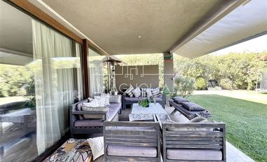 Casa en venta de 4 dorm. 5 baños en Piedra Roja