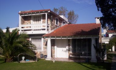 Chalet ubicado a 200 metros de Avenid Berlín.