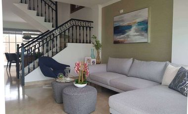 Venta de espectacular Casa Esquinera Modelo Iris  en Etapa Brisana Urb. Casalaguna/A 5 minutos del Riocentro Dorado.