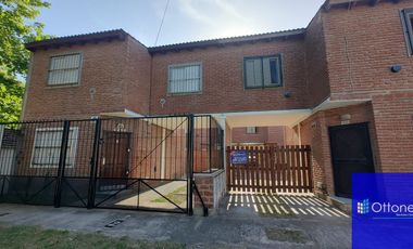 Dúplex en venta de 2 dormitorios c/ cochera en Costa Azul