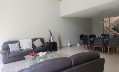 Bonita Casa en Venta en Lomas 2da. Secc.