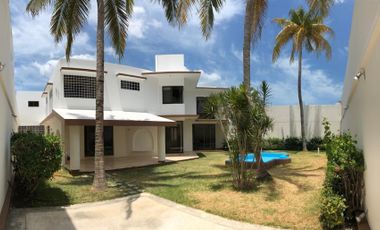Casa en Venta en Campeche: Fracc. Bosques de Campeche
