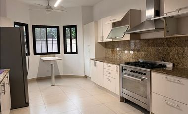 Venta de casa en Costa Sur, Ph Doral