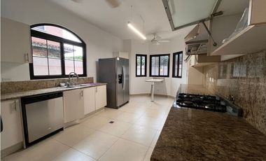 Venta de casa en Costa Sur, Ph Doral