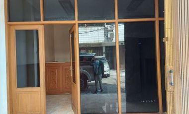 Disewakan Ruang perkantoran di lt 1, jl. Kramat Raya - Jakarta Pusat