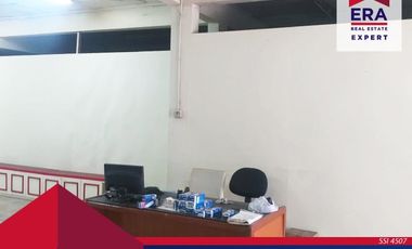 Disewakan Gudang Luas 300M Letak Strategis 75.000/Bulan