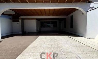 Casa venta 2 pisos 5D 2B 2 Estac, Oriente, Molina.