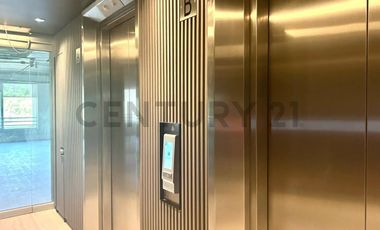 SE ARRIENDA OF RECIÉN REMODELADA EN VITACURA