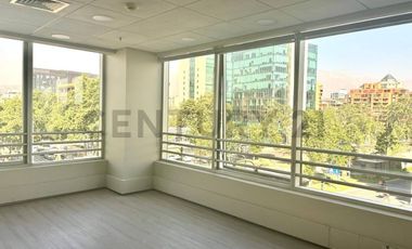 SE ARRIENDA OF RECIÉN REMODELADA EN VITACURA