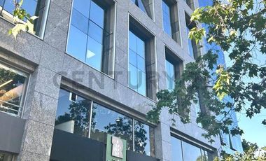 SE ARRIENDA OF RECIÉN REMODELADA EN VITACURA