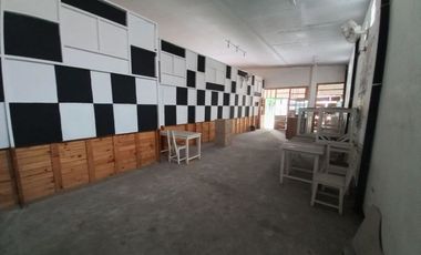 Ruang usaha prapanca parkir luas, Strategis