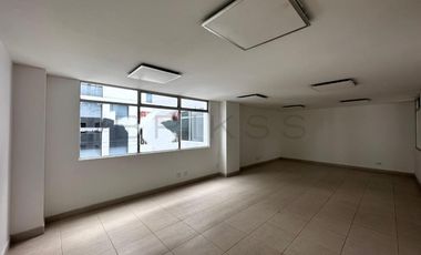 oficina en arriendo/venta en chico norte. Cod A5983
