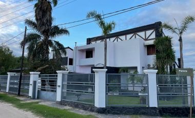 Increible Casa 3 dorms con piscina cubierta + Dependencia de Servicio - Villa Carlos Paz - Costa Azul