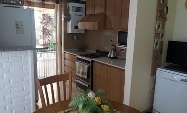 Excelente casa lote de 8x24. 4 ambientes, 3 dormitorios, living, cocina-comedor, baño, lavadero entrada para auto, patio,  terraza