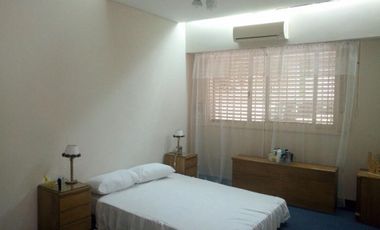 Excelente casa lote de 8x24. 4 ambientes, 3 dormitorios, living, cocina-comedor, baño, lavadero entrada para auto, patio,  terraza