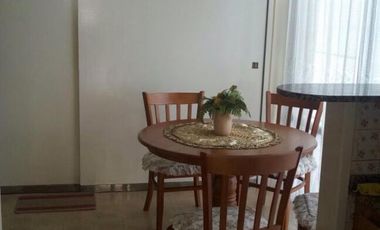 Excelente casa lote de 8x24. 4 ambientes, 3 dormitorios, living, cocina-comedor, baño, lavadero entrada para auto, patio,  terraza