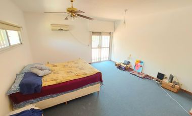 VENTA CASA 5 AMBIENTES, COCHERA Y PILETA BALLESTER