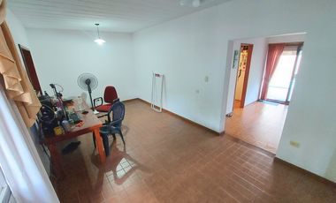 VENTA CASA 5 AMBIENTES, COCHERA Y PILETA BALLESTER