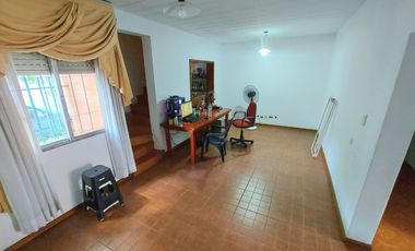VENTA CASA 5 AMBIENTES, COCHERA Y PILETA BALLESTER