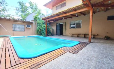 VENTA CASA 5 AMBIENTES, COCHERA Y PILETA BALLESTER