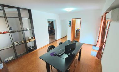 VENTA CASA 5 AMBIENTES, COCHERA Y PILETA BALLESTER