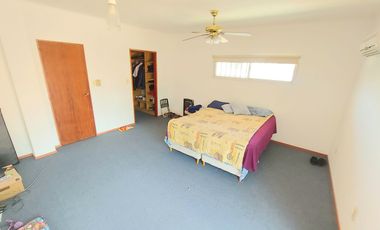 VENTA CASA 5 AMBIENTES, COCHERA Y PILETA BALLESTER