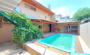 VENTA CASA 5 AMBIENTES, COCHERA Y PILETA BALLESTER