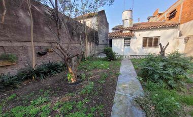 Casa Fondo en venta en Lanus Oeste