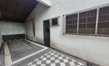 Casa Fondo en venta en Lanus Oeste