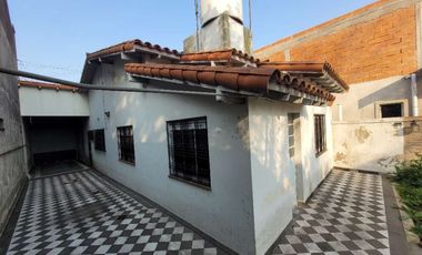 Casa Fondo en venta en Lanus Oeste