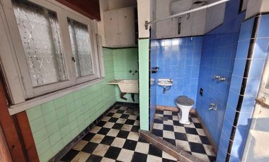 Casa Fondo en venta en Lanus Oeste
