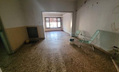 Casa Fondo en venta en Lanus Oeste