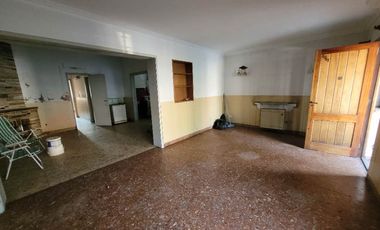 Casa Fondo en venta en Lanus Oeste