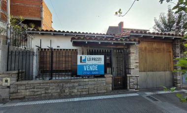Casa Fondo en venta en Lanus Oeste