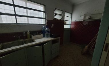 Casa Fondo en venta en Lanus Oeste